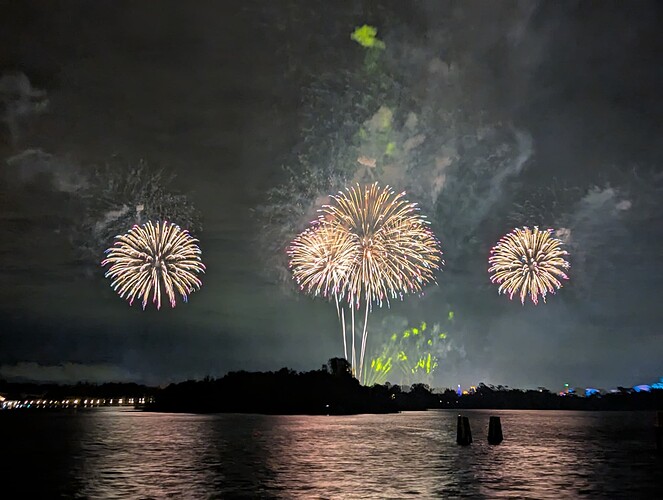 PXL_20241130_031152345.LONG_EXPOSURE-01.COVER