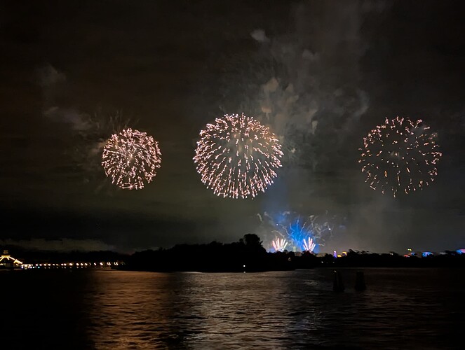 PXL_20241130_031142764.LONG_EXPOSURE-01.COVER