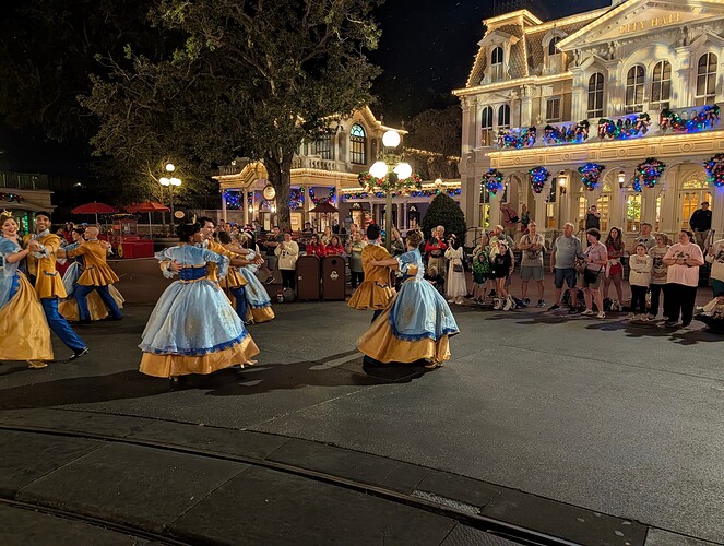 PXL_20251203_043619100.RAW-01