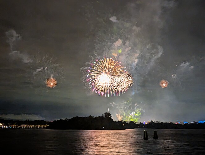 PXL_20241130_031147800.LONG_EXPOSURE-01.COVER