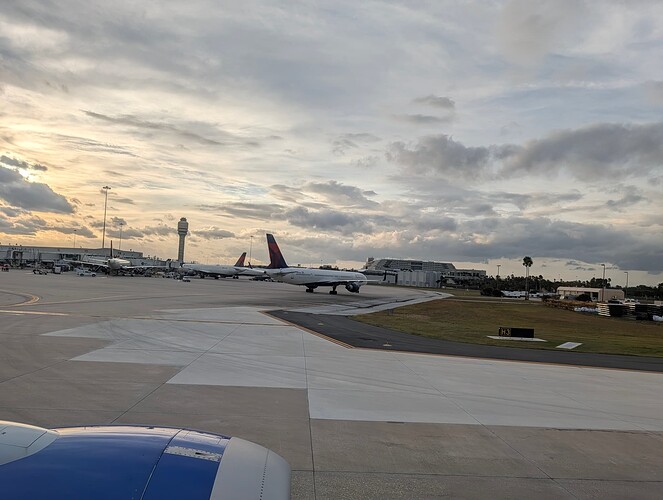 PXL_20251202_214235305.RAW-01