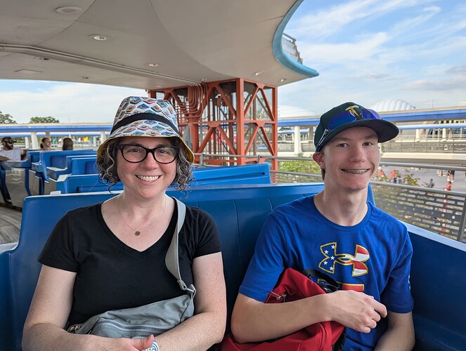 PXL_20250422_220019215.MP