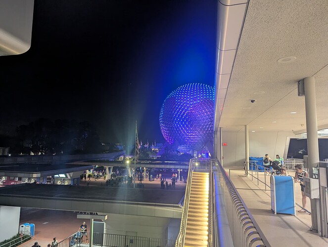 PXL_20241103_233238793.RAW-01.COVER