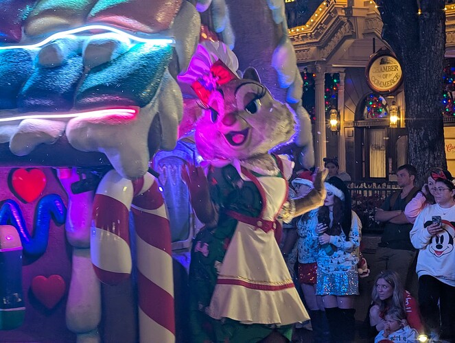 PXL_20251203_043050657.RAW-01