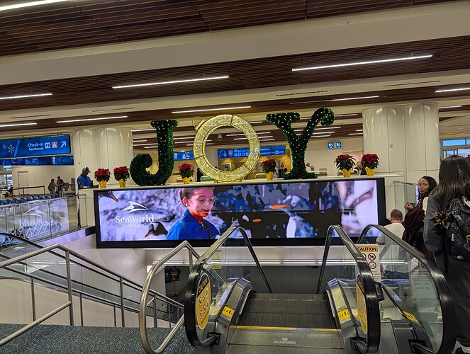 PXL_20251202_220142666.RAW-01