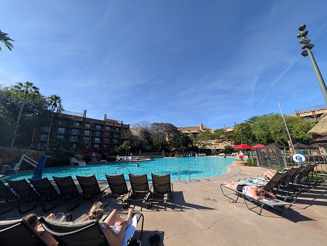 PXL_20251203_182348968.RAW-01