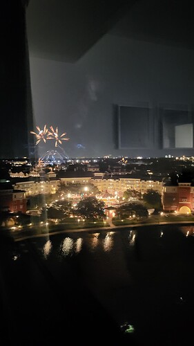 20251103_210043