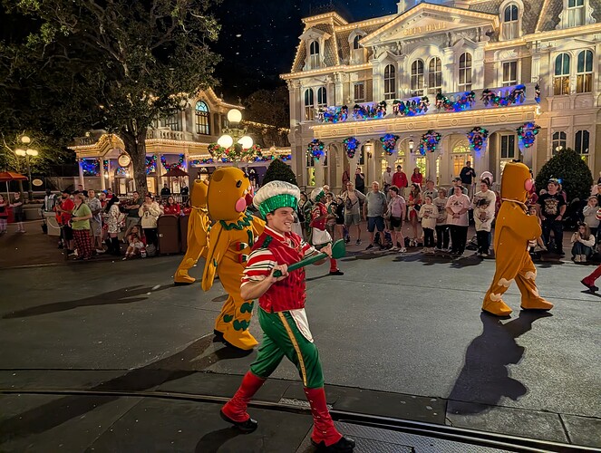 PXL_20251203_043130499.RAW-01