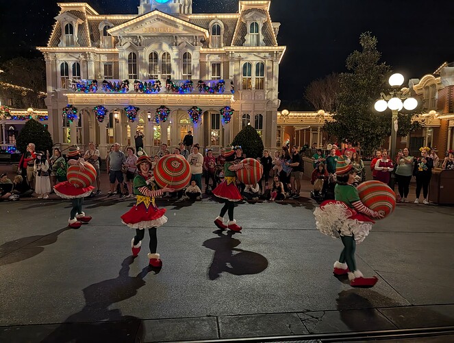 PXL_20251203_043944392.RAW-01